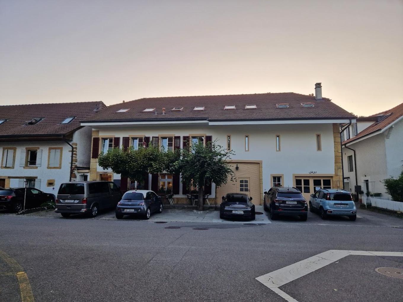 Hotel Restaurant Croix Blanche Sugiez Kültér fotó
